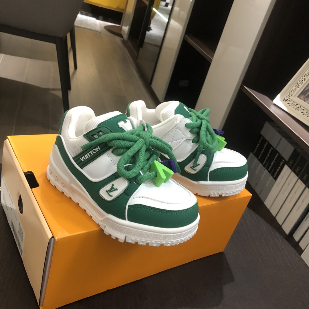 Children's shoes child